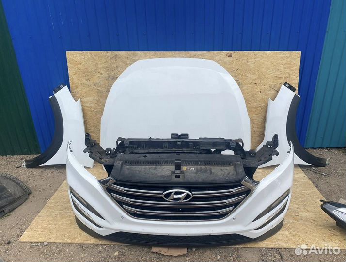 Перед автомобиля Hyundai Tucson 3 целиком