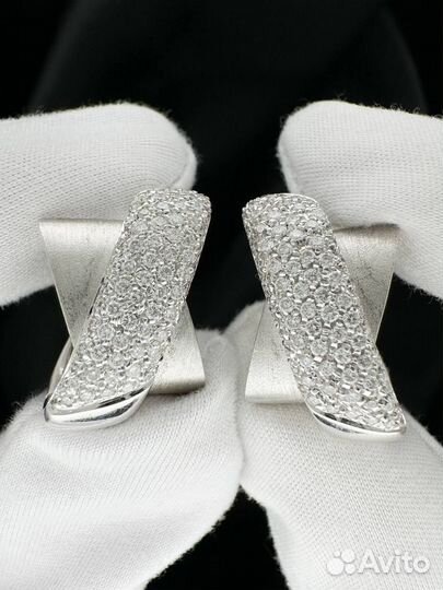 Золотые серьги с бриллиантами 750/ 15.65