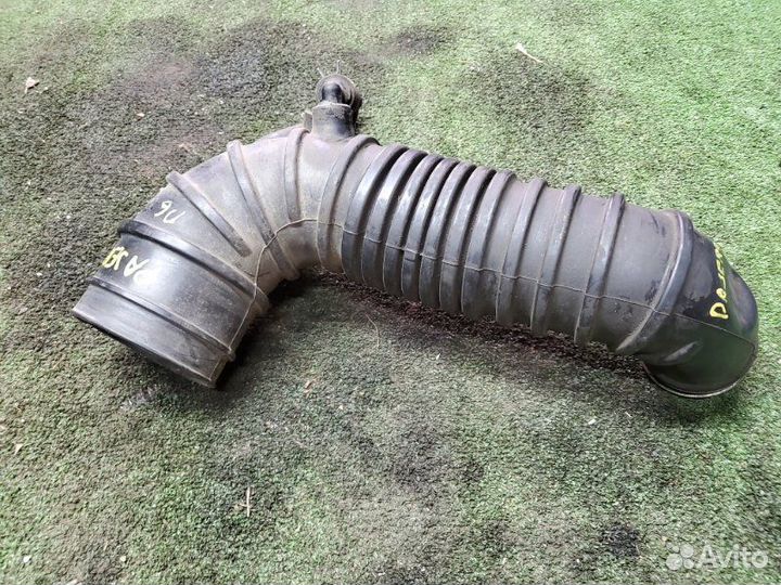 Патрубок воздушного фильтра Mitsubishi Pajero 3