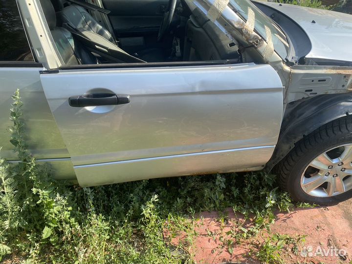 Передняя правая дверь Subaru Forester sg5