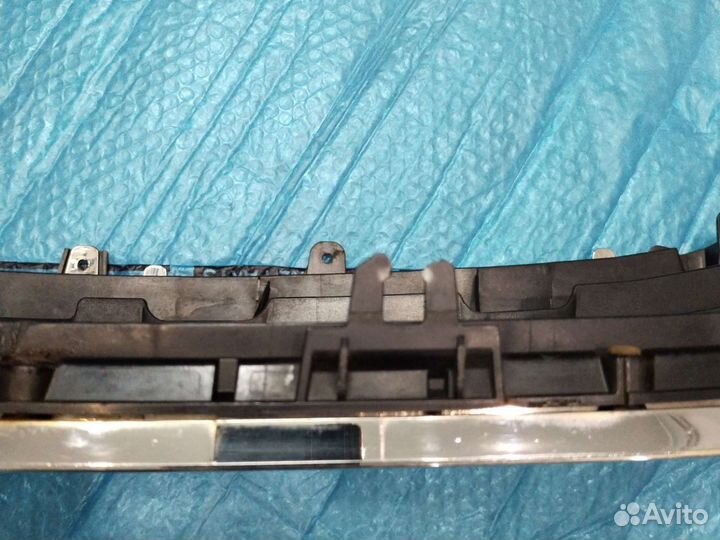 Решетка радиатора Ленд Крузер 200 2008-2011 Б/У