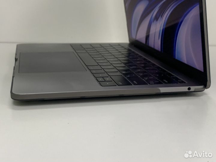 Apple macbook pro 13 2017 8Gb 128Gb