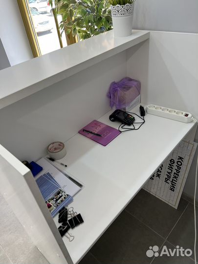 Стойка ресепшн