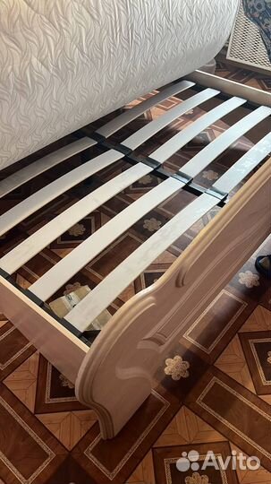 Кровать двуспальная с матрасом