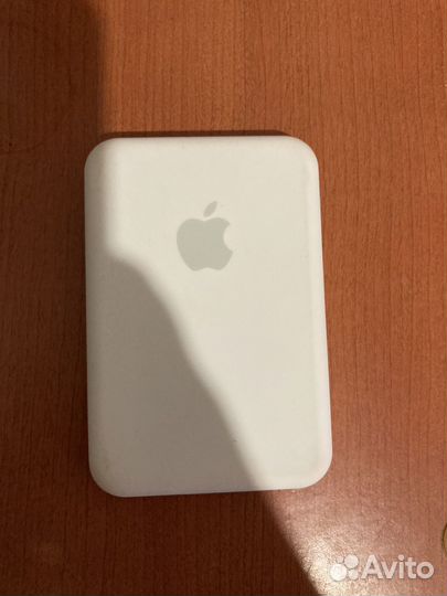 Портативная зарядка на iPhone