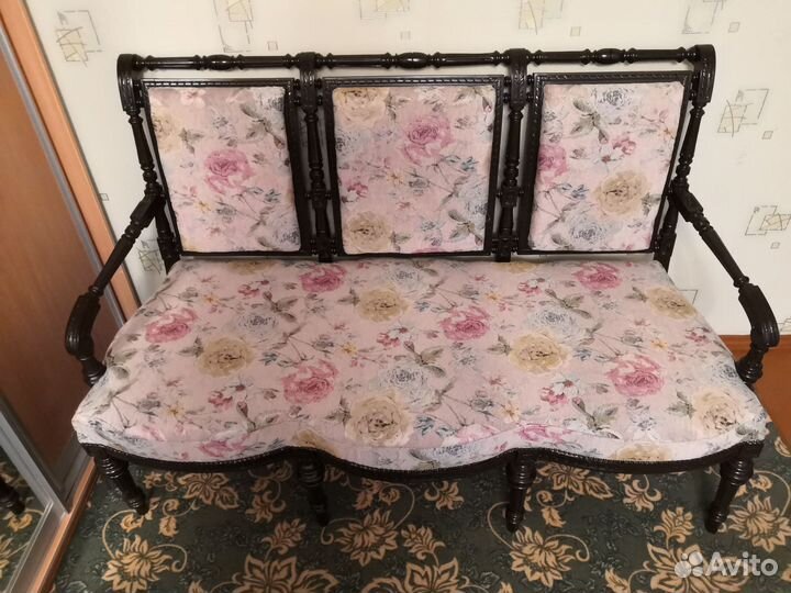 Диванчик антикварный