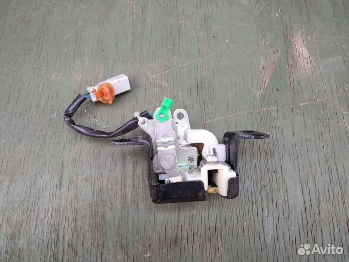 Honda Pilot 2 замок стекла крышки багажника