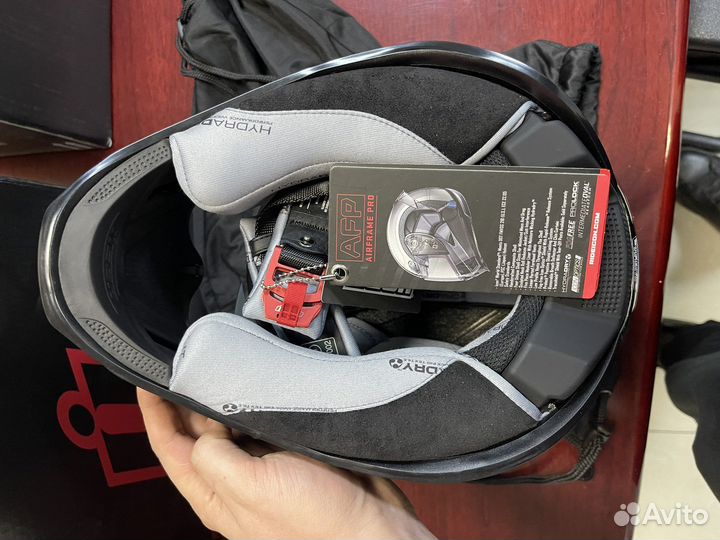 Мотошлем Icon Airframe Pro Carbon