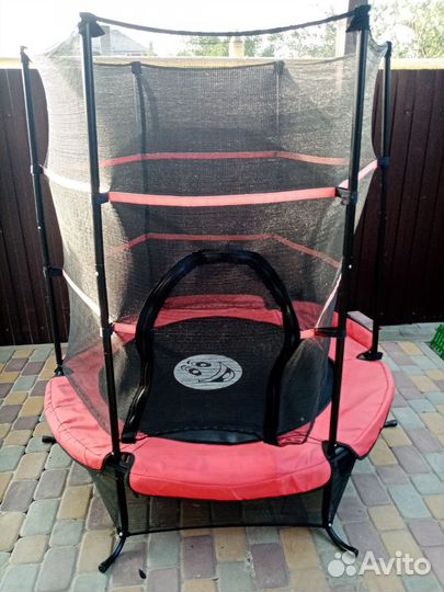 Батут с защитной сеткой
