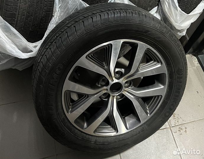 Продам литой диск с шиной R17