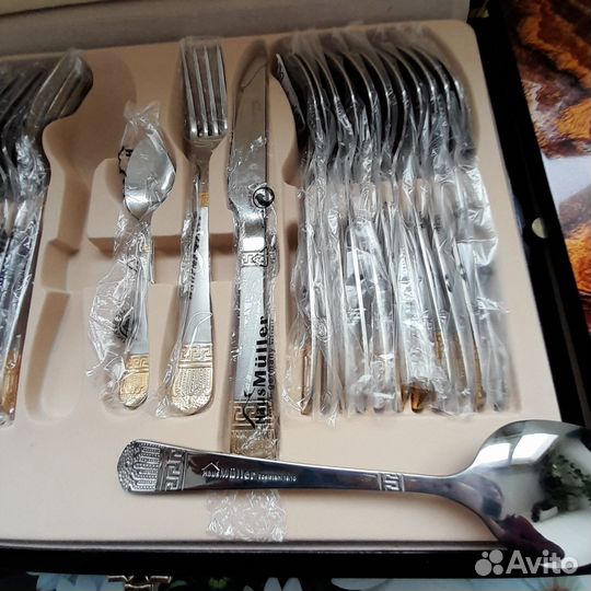 Набор столовых приборов на 12 персон