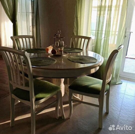 Современные столы и стулья