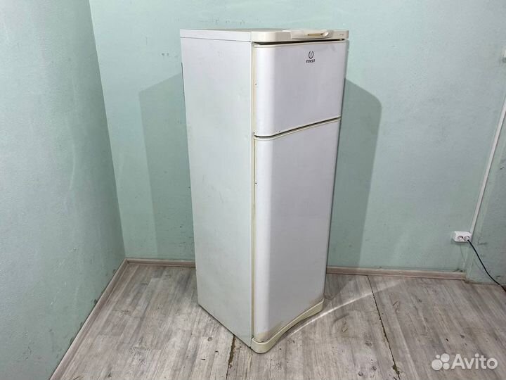Холодильник Indesit