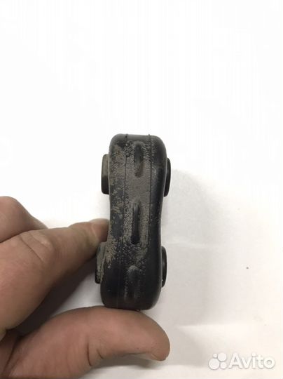 Резинка подвеса глушителя 1K0253147E Passat B8