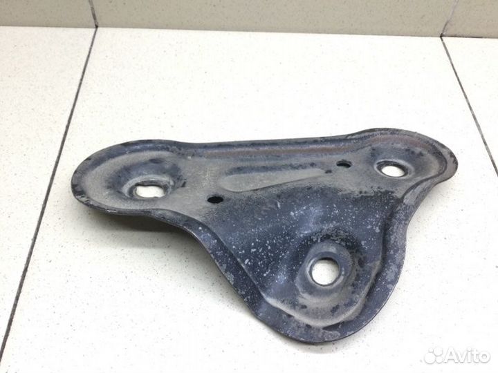 Кронштейн передней балки правый Kia Optima седан