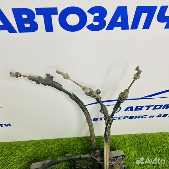 Кронштейн ручки Volkswagen Passat