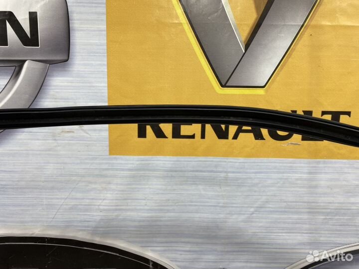 Уплотнитель Резинка капота renault duster