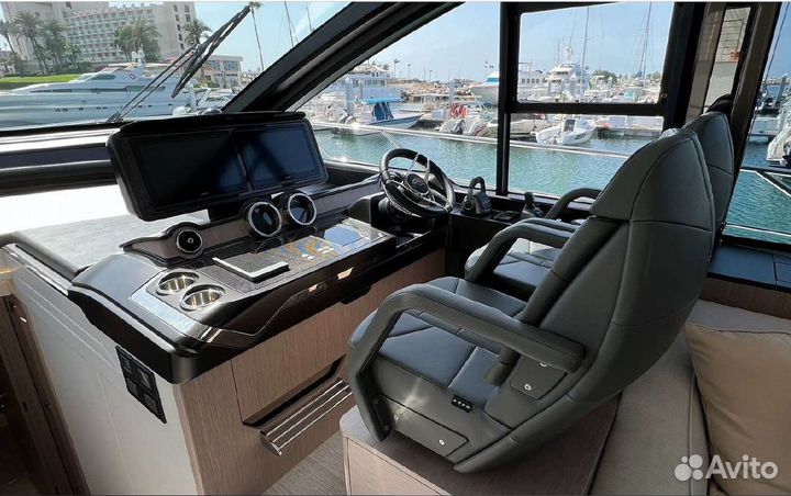 Моторная яхта Sunseeker 65 Sport Yacht