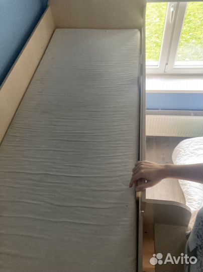 Кровать чердак со столом и шкафом