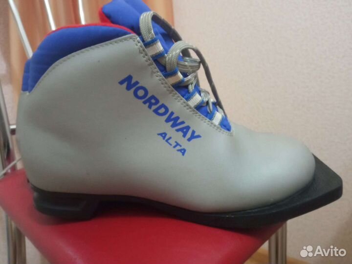 Лыжные ботинки 35р
