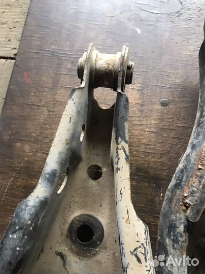 Тойота Рав4 са 40 рычаги задние