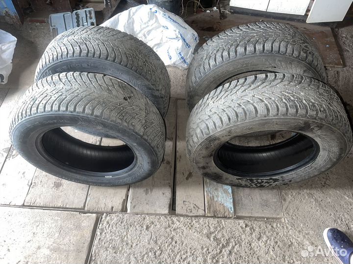 Nokian Tyres Hakkapeliitta 9 SUV 215/65 R16