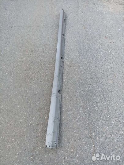 Hyundai Starex пластиковая накладка порога правая