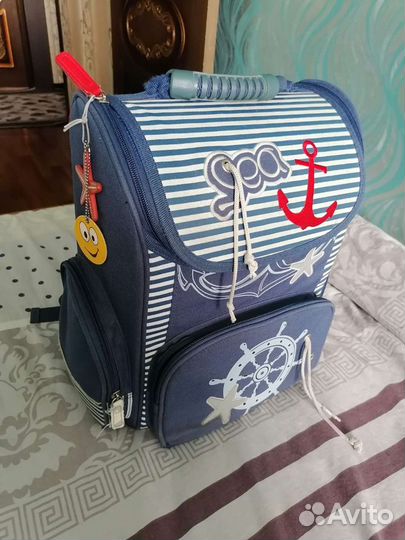 Рюкзак школьный