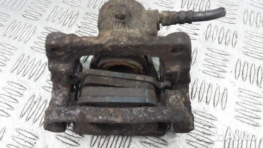 Суппорт тормозной задний левый land rover freeland