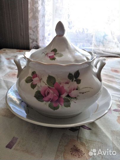 Супница с блюдом