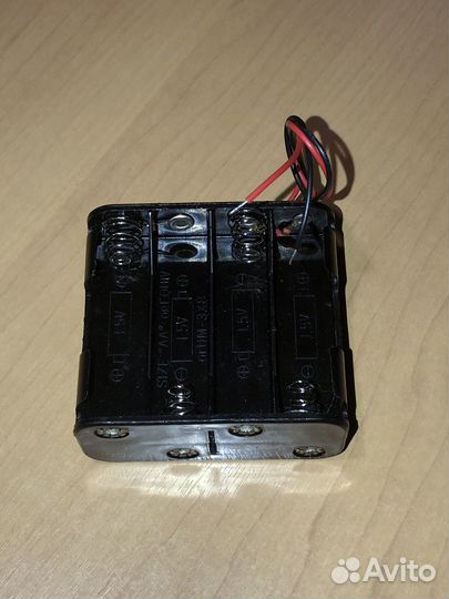 Держатель для батарей, батарейный отсек, контейнер