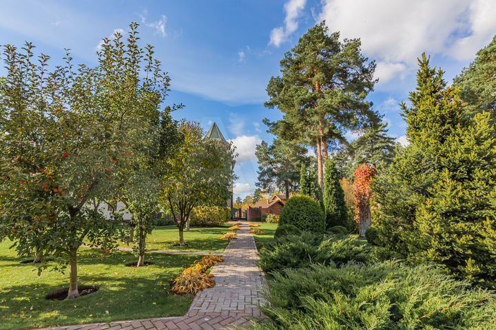 Дом 1200 м² на участке 30 сот.