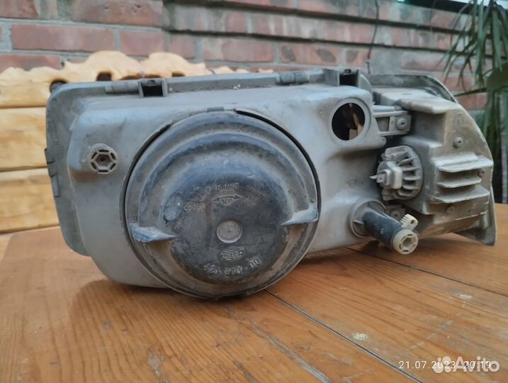 Audi 100 фара правая