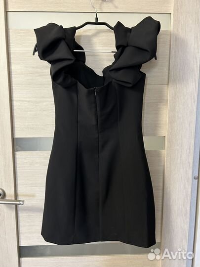 Платье со спущенными плечами S новое