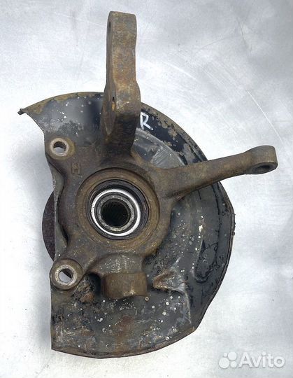 Кулак поворотный ступица передняя правая Прав