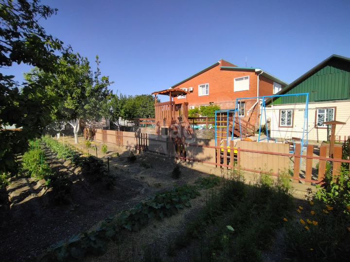 Дом 337,9 м² на участке 15,1 сот.