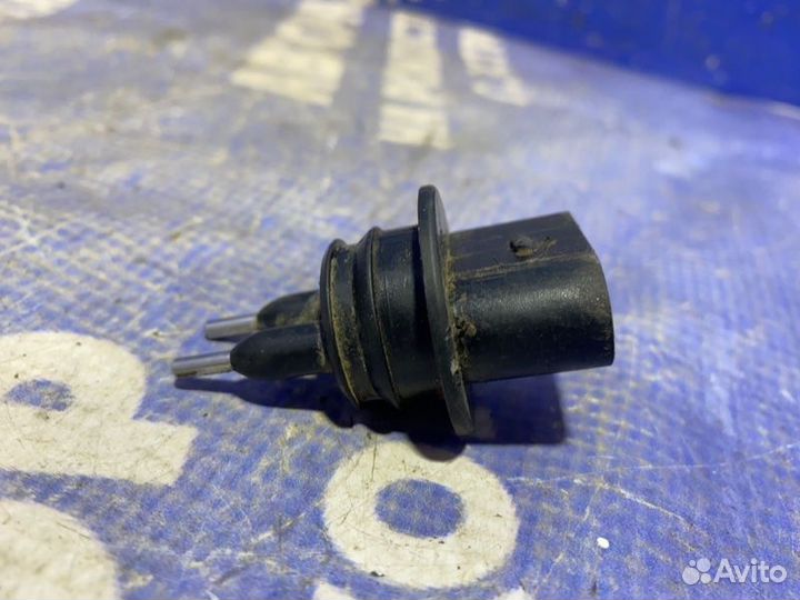 Датчик уровня бачка омывателя Audi A4B6 седан 2003