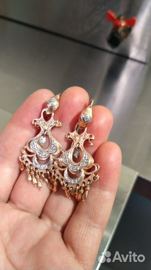 Золотые серьги с жемчугом и бриллиантами