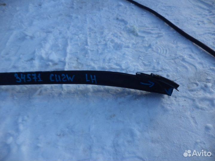 Молдинг лобового стекла левый Mitsubishi Airtrek