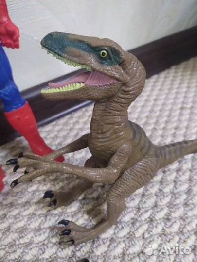 Игрушки (Человек-паук, Капитан Америка)