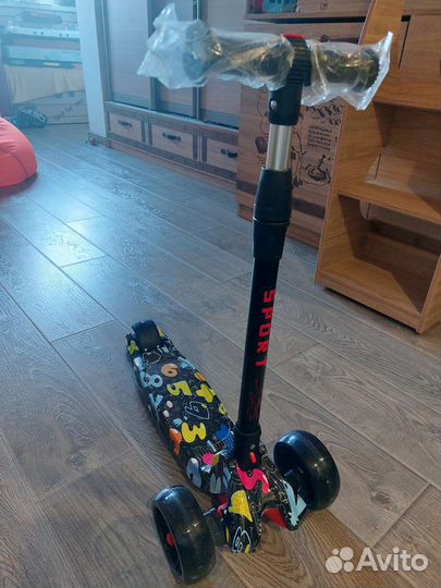 Самокат трехколесный новый
