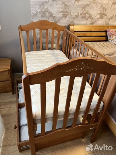 Детская кроватка с универсальным маятником