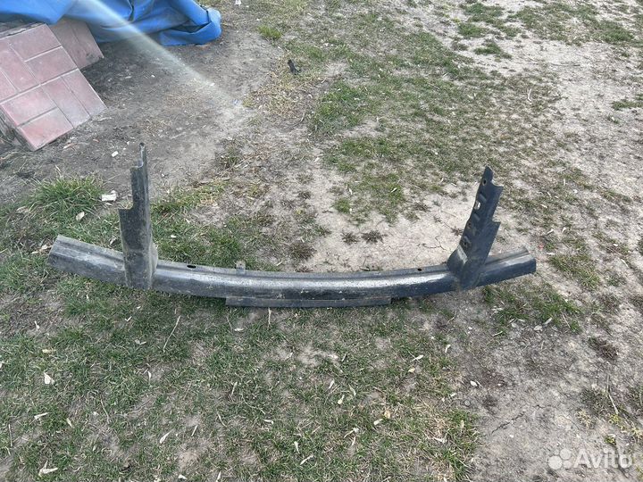 Усилитель заднего бампера jeep wk2