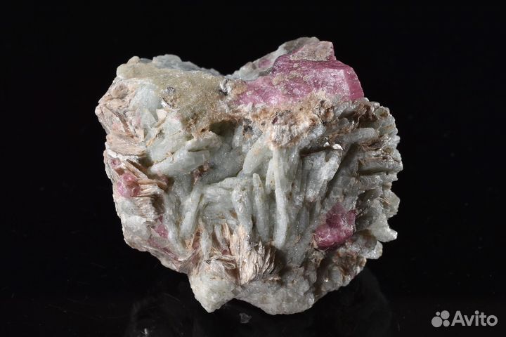 Турмалин(рубеллит),клевеландит,лепидолит. Лот №509