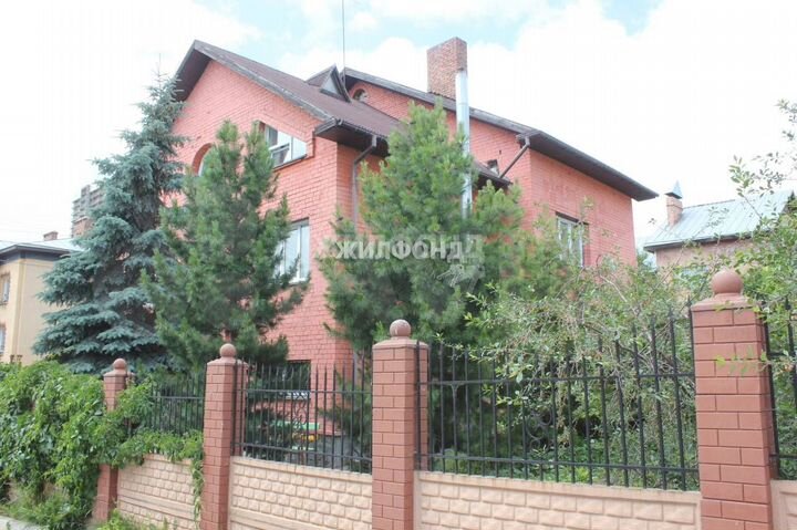 Коттедж 275,7 м² на участке 4 сот.