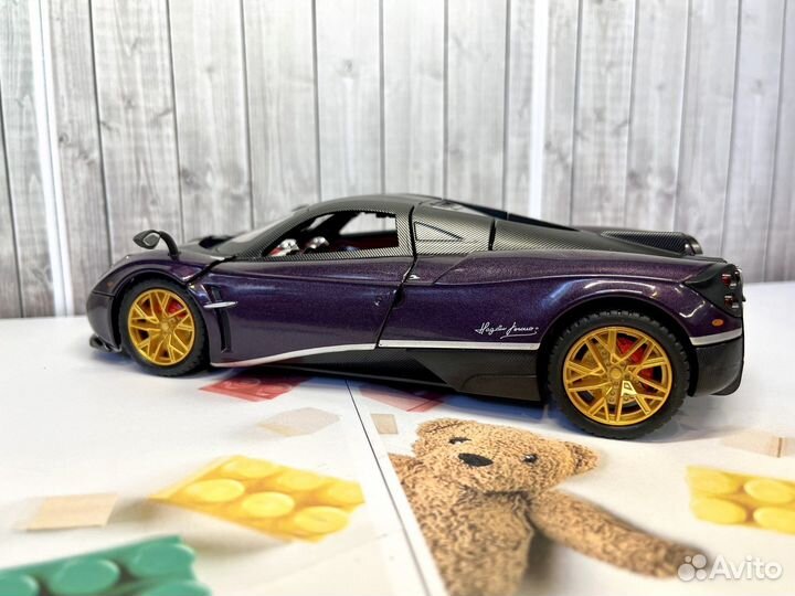 Pagani Huayra Roadster 1:24 металлическая машинка