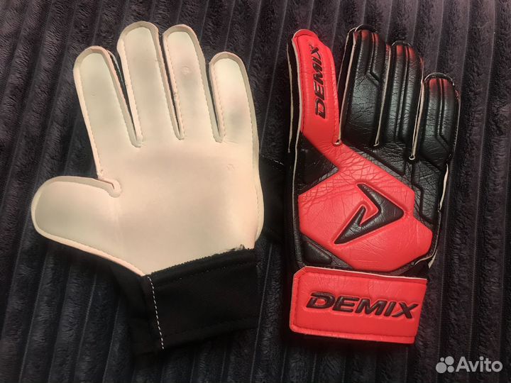 Вратарские перчатки