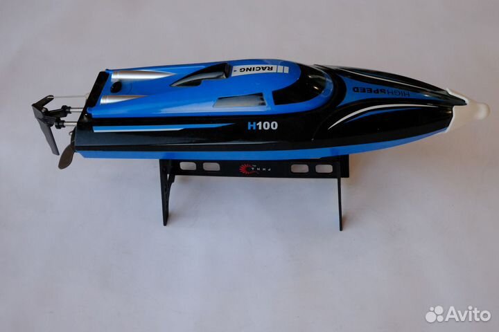 Радиоуправляемая лодка