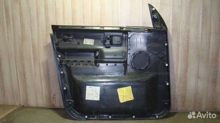 Обшивка двери передней правой LR Discovery 3