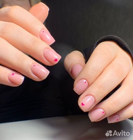 Модель на маникюр